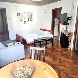 Peaceful Getaway - Generous 3-Bedroom Sanctuary - Close To Historic Old Town Appartamento